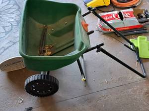 lot 175 image: Scotts Standard Broadcast Spreader