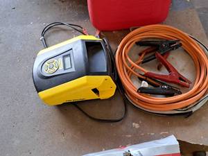 lot 178 image: Stanley Battery Charger and Jumper Cables