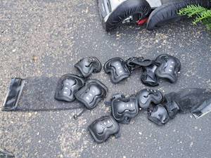 lot 212 image: Assorted Kids Safety Pads