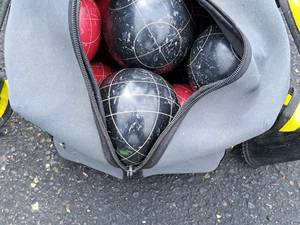 lot 209 image: Bocce Ball Set with Carry Bag