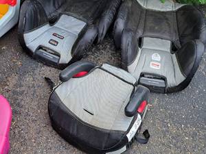 lot 213 image: Childrens Car Seat - (2) Back Rests and (1) Base