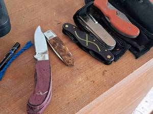 lot 234 image: Lot of (6) Assorted Knives