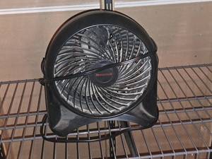 lot 317 image: Honeywell 6 Personal Vortex Table Fan