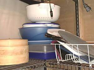 lot 320 image: Lot of  Assorted Kitchenwares - Splash Guards, Plastic Containers, Japanese Stacked Food Containers, Dish Strainer