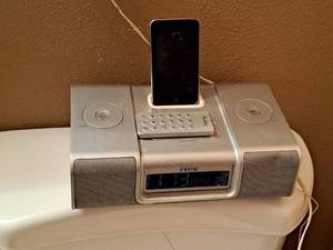 lot 332 image: iPod Player with 8GB Apple iPod