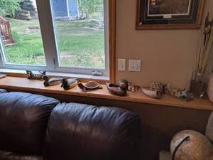 lot 337 image: Assorted Home Dcor - Ducks, Horn, Home, Square Glass Vase, Ball of Branches