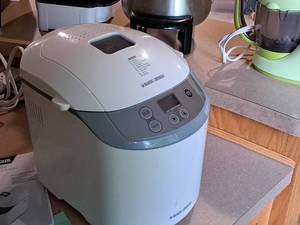 lot 353 image: Black & Decker Bread Maker