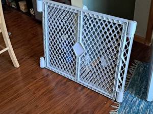 lot 28 image: Baby Gate