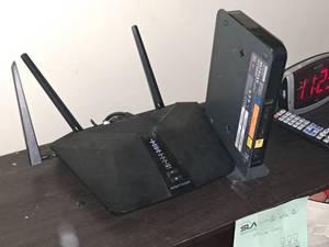 lot 379 image: Netgear Nighthawk Wireless Dual Band Gigabit Router with Antenna WNDR4300