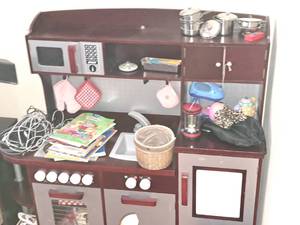 lot 381 image: Kitchenette and Accessories