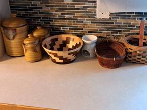 lot 395 image: Lot of (7) Home Dcor - Bowls, Wicker Baskets, Ceramic Containers with Lids