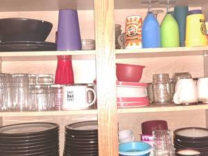 lot 396 image: Kitchenwares - Dishes, Plates, Glasses, Mugs, Mason Jars, Various Cups