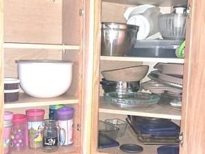 lot 398 image: Kitchenwares - Cookware, Serving Bowls, Pie Pans, Mugs, Containers