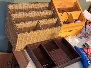 lot 406 image: Countertop Organizers