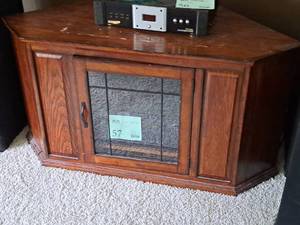 lot 358 image: Entertainment Center