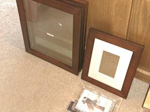 lot 415 image: Lot of (4) Picture Frames