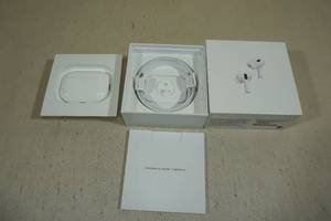 lot 8 image: Apple Airpod Pros Earbuds