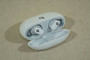 lot 10 image: Beats Studio Buds White Earbuds
