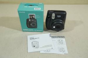 lot 16 image: Fujifilm Instax Mini 11 Instant Camera Black