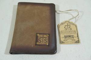 lot 56 image: STS Ranchwear Baroness Magnetic Wallet