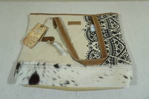 lot 59 image: Sixtease Emblem Tote Bag 13.5x18x4, 10 Handle Drop