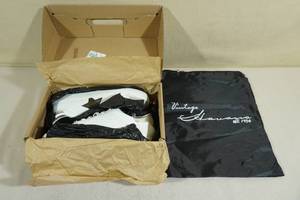 lot 102 image: Vintage Havana Sneakers -Womens Size 9