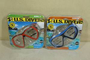 lot 109 image: 2 US Divers KidsJuniors Swim Masks