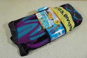 lot 112 image: US Divers Juniors Size Large Snorkeling Set
