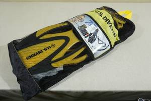 lot 113 image: US Divers Adults Size Medium Snorkeling Set