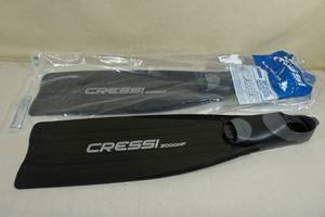 lot 124 image: Cressi Gara 2000 HF Free Diving Reactive Long Fins -Size 12-13