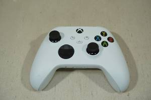 lot 139 image: Microsoft XBOX Controller White