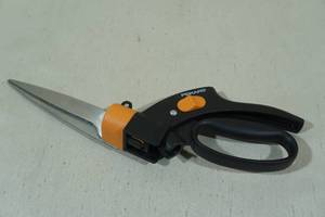 lot 157 image: Fiskars ShearEase GardenGrass Shears