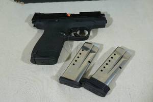 NEW Smith &amp Wesson M&ampP 9 Shield 2.0 9mm Semi Auto Pistol - 3 Magazines