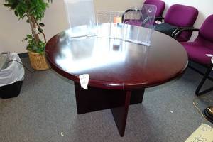 lot 197 image: Circular Wood Table - 29x42