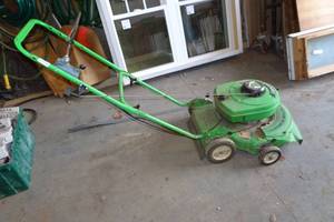 lot 589 image: Lawn Boy Mower