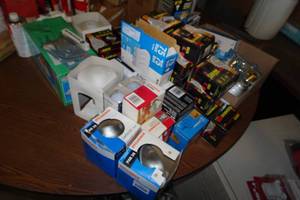lot 616 image: Large Assortment of Light Bulbs