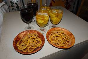 lot 635 image: Artificial Wine, Lemonade Glasses with Pretzles