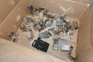 lot 641 image: Assorted Heavy Duty Retail Clips