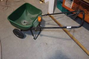 lot 100 image: Scotts Broadcast Spreader