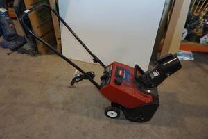 lot 102 image: Toro Powerlite 16 Electric Start Snow Blower