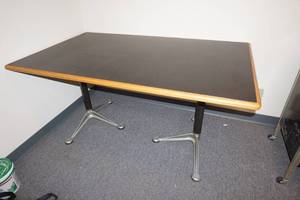 lot 382 image: Office Table - 3x5