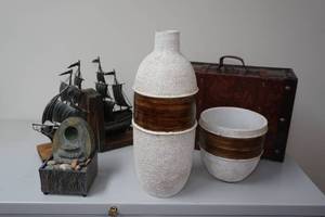lot 391 image: Home Dcor -Ship Book Ends, Fountain, Vase with 2 Pots, Decorative Suit Case