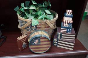 lot 393 image: Assorted American Flag Dcor