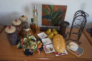lot 394 image: Assorted Home Decor with Artificial Fruit