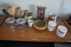 lot 396 image: Assorted Country Themed Dcor