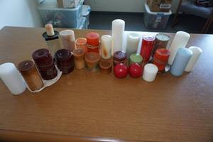 lot 404 image: Assorted Candles
