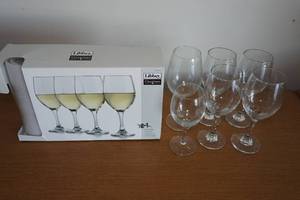lot 409 image: 9 Wine Glasses