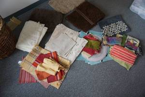 lot 414 image: Assorted Rugs, Hand Towels, Place Mats and Table Runners