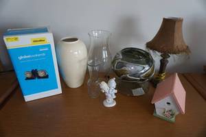 lot 418 image: Assorted Home Dcor -Globe Bookends, Lamp, Vases