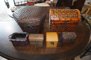 lot 184 image: 6 Storage Chests